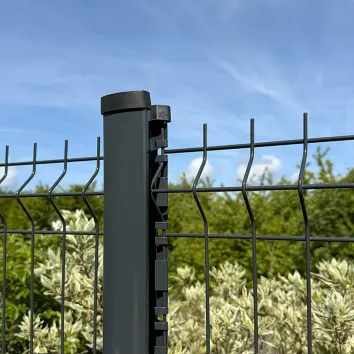 Poteau grillage rigide BRICO+ | Majalo